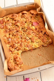 Kruche ciasto z rabarbarem i marcepanem w rustykalnym stylu :)