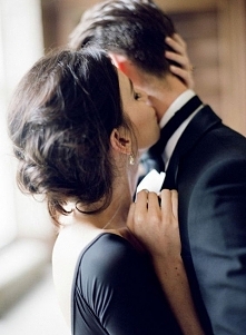 "Po prostu zakochaliśmy się w sobie. Na to nie można nic poradzić, prawda? Nie możesz zdecydować, w kim się zakochasz, kiedy i gdzie. To się po prostu dzieje." ~ Nora ...