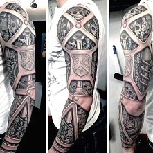 tatuaże męskie biomechanicz...