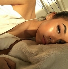 PRACA -> Współpracuję z firmą Oriflame i szukam kilku osób do promowania sklepu internetowego z kosmetykami i suplementami diety. Od razu zaznaczę, że szukam osób na stanowis...