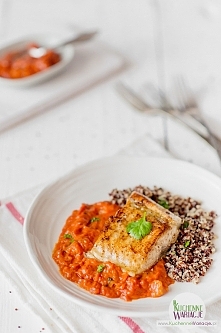 Grilowany jesiotr w sosie pomidorowo-kokosowym z quinoa