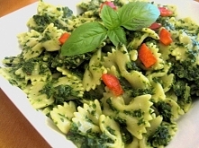 Makaron kokardki ze szpinakiem