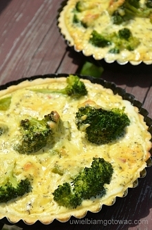 Tarta z brokułem i szynką. Jest przepyszna :)