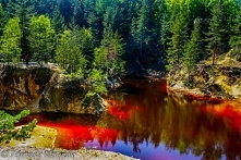 Kolorowe jeziorka. ❤

Znajdują się u podnóża Wielkiej Kopy.
W Rudawach Janowickich, województwo dolnośląskie.