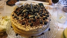 Delikatny tort kakaowy z jagodami :)