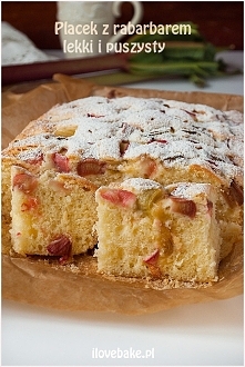 Placek z rabarbarem