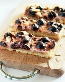 krajanka wiśniowo migdałowa