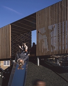 Plac zabaw urzadzony przez dzieci