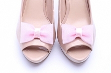 Klipsy do butów w kolorze pudrowego różu. Wspaniałe dla Panny Młodej!

Do kupienia w sklepie internetowym Madame Allure :)