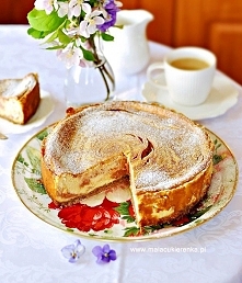 Sernik cytrynowy z rabarbarem. Przepis po kliknięciu w zdjęcie.
