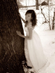 sesja zimowa w sukni balowej z przed kilkku lat