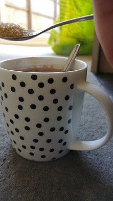 kawa niskosłodzona na podłodze :D