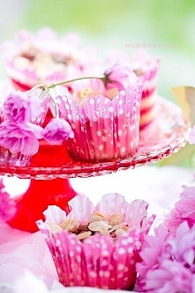 MINI SERNICZKI Z RABARBAREM
i dżemem truskawkowym