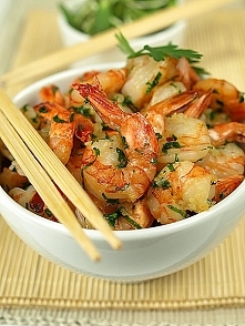 Czosnkowe krewetki z sosem rybnym