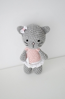 Eśka- szara w spódniczce