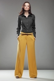 Czarna koszula damska modelująca sylwetkę