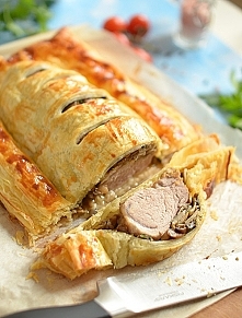 Polędwiczka a'la Wellington (pieczona z pieczarkami w cieście francuskim)