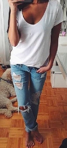 biały tshirt od biedronka997 z 18 maja - najlepsze stylizacje i ciuszki