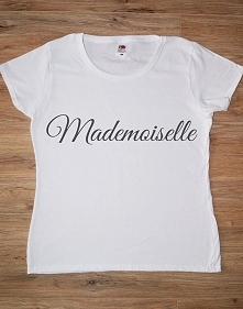 Koszulka ręcznie malowana z napisem "Mademoiselle' :) Po kliknięciu w obrazek przejdziesz do sklepu :) Dostępna w trzech rozmiarach.