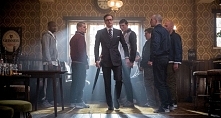 "Kingsman, tajne służby", brytyjska autoironia :) bardzo fajny, trochę zabawny i wciągający film. Agent - coś na zasadzie Bonda (Colin Firth) bierze pod skrzydła małol...