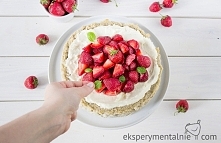 Bezglutenowa tarta z truskawkami i mascarpone na spodzie z kaszy jaglanej