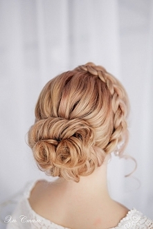 upięcie ślubne z warkoczem