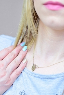 Delikatny złoty łańcuszek z...