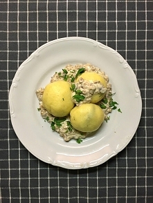 pyzy jaglane ze szpinakiem i suszonymi pomidorami