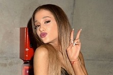 :-* :-*
