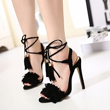 Postaw na oryginalność! Wiązane szpilki na każdą okazję :) Po kliknięciu w zdjęcie przeniesie Cię do sklepu :)