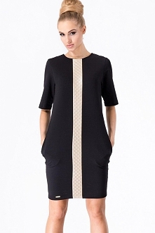 Świetna sukienka damska. 
- fason typu tulipan z poszerzanymi biodrami 
- dekolt okrągły 
- rękaw krótki 
- bo bokach kieszenie 
- z przodu kontrastowy, pikowany pas 
- sukienka...