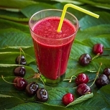 Koktajl "na poprawę urody" ;) wg. A. Lewandowskiej
Składniki: 
1 szklanka drylowanych wiśni, 
1 szklanka drylowanych czereśni, 
1 szklanka malin, 
sok z połowy grejpfr...