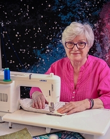 Odkryj w sobie artystę
„Tworzenie widowiskowych patchworków wymaga cierpliwości i ćwiczeń, ale przy wystarczającej dozie zapału każdy może się tego nauczyć” – zapewnia Anna Sław...