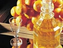 Nalewka mandarynkowa

Składniki

5 dag ususzonej skórki z mandarynek
20 dag cukru
0,5 l spirytusu (96%)
 
Sposób przygotowania

Skórkę wkładamy do słoja, zalewamy spirytusem. Sł...