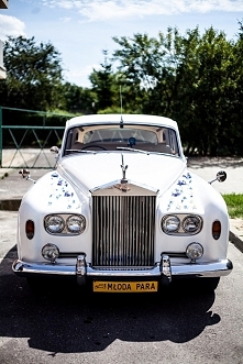 Przyozdobienie samochodu - kryształki plus kwiaty