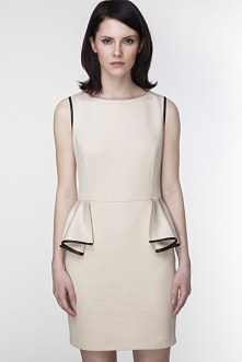 Beżowa sukienka z baskinką