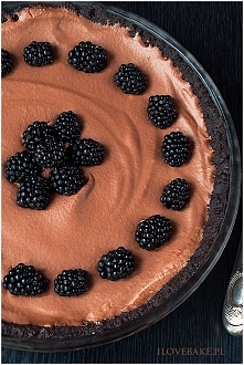 Tarta czekoladowa z jeżynami
