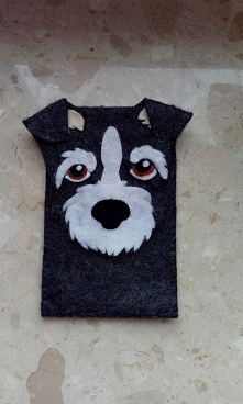 etui zostało uszyte własnoręcznie z filcu :)