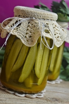 Ogórki w zalewie curry z liściem selera 
/przepis po kliknięciu w zdjęcie/