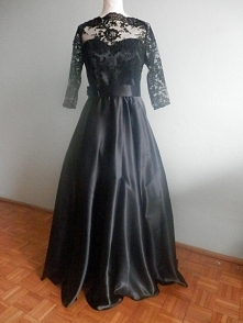 Kolejna czarna suknia wieczorowa dla wiolonczelistki filharmonii koszalińskiej.