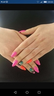 nails