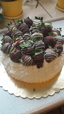 tort z truskawkami w czekoladzie ^^