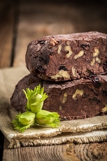 BLOK CZEKOLADOWY Z ORZECHAMI