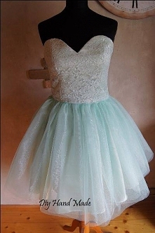 Handmade
Sukienka o kroju...