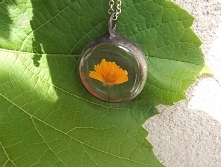 Żółty kwiat - szklany wisiorek. Acoya Jewellery