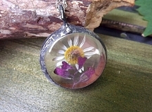 Letnia kompozycja - szklany wisiorek z suszonymi kwiatami. Acoya Jewellery