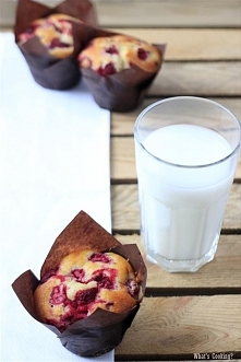Waniliowe muffiny z malinami
