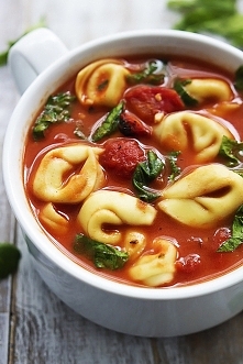 Zupa pomidorowo szpinakowa z tortellini
