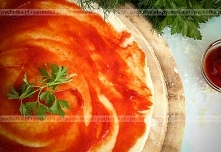 Wegetariańska pizza ze szparagami