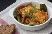 Łosoś w sosie z pikantną pastą miso i warzywami